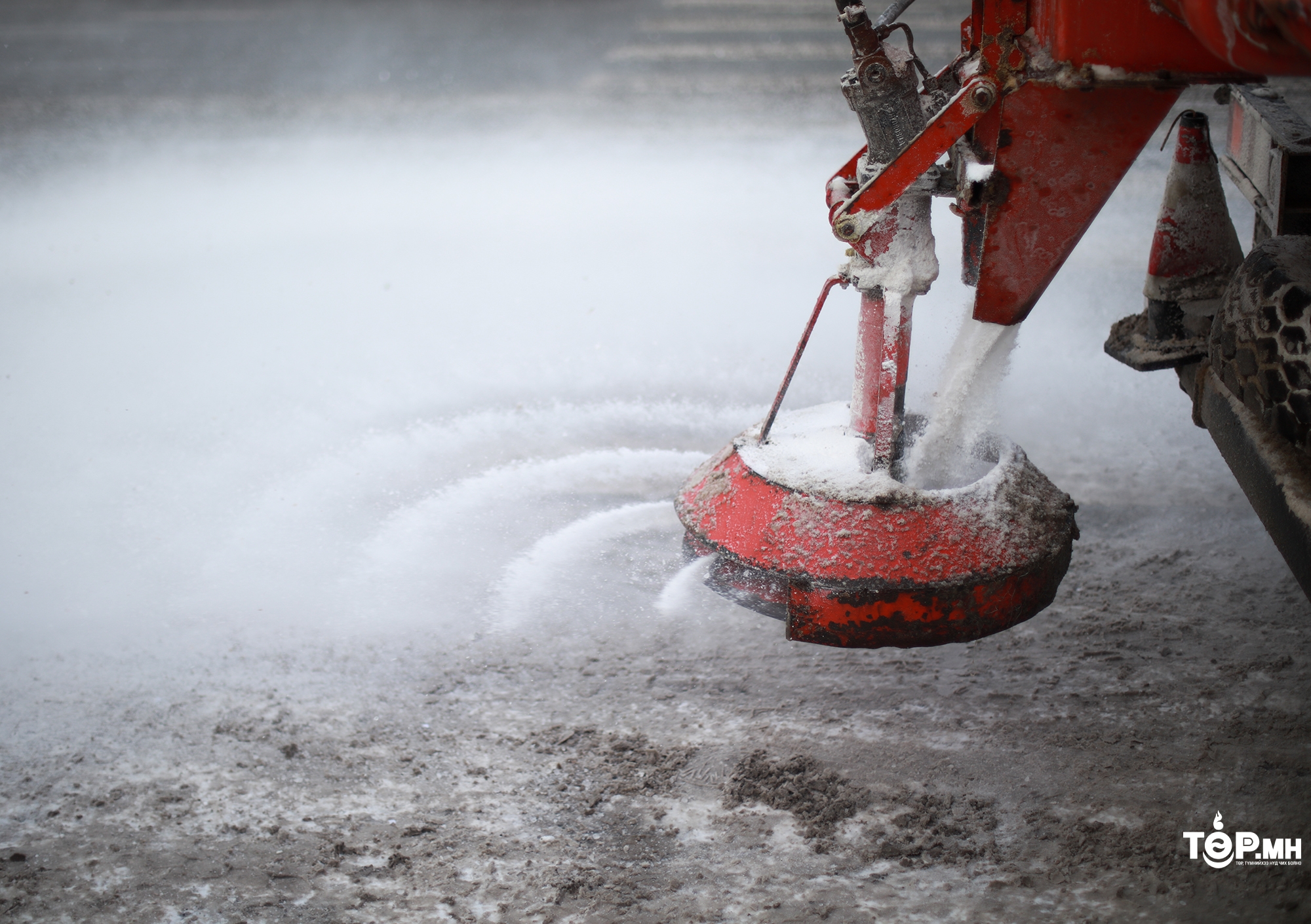 234 тонн давс, 171 тонн бодис цацаад байна