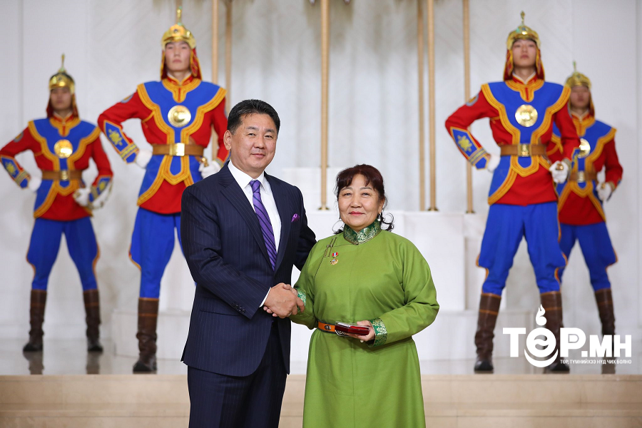 Мал эмнэлэг, үржлийн салбарынханд төрийн дээд цол, одон, медаль хүртээв