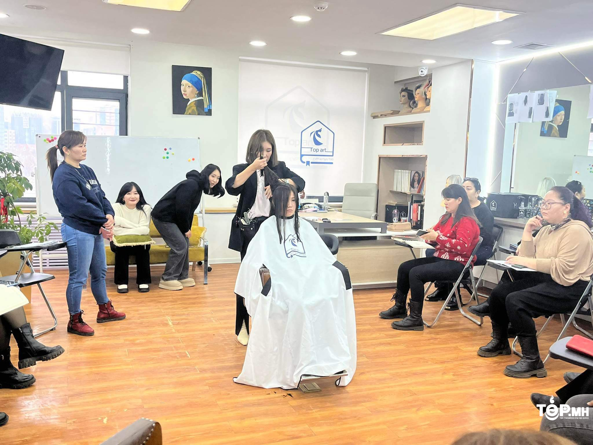 Ахуйн үйлчилгээний салбарын ажилтнуудыг мэргэшүүлэх сургалтуудыг үе шаттай зохион байгуулна