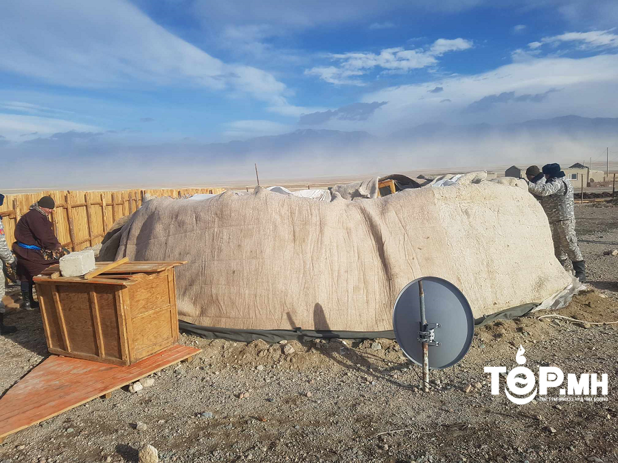 Нурсан гэр, байшин, гараашийг нүүлгэн шилжүүлж, тусламж үзүүллээ