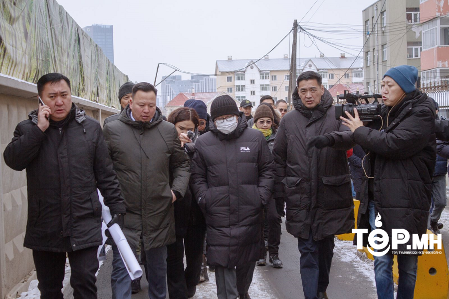 Хашааг татуулж, явган зам тавина