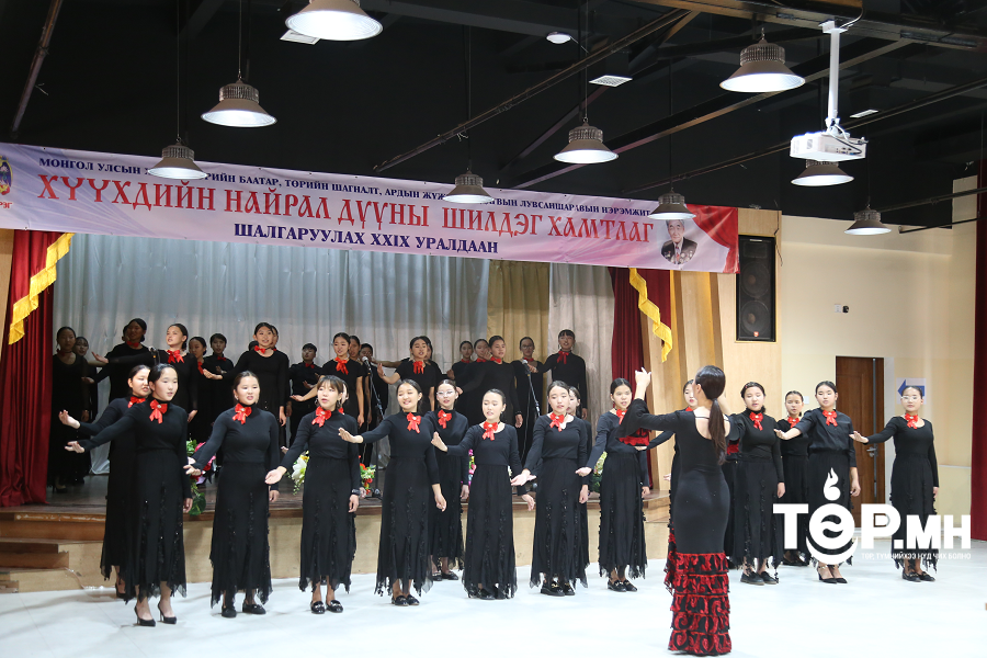 Хүүхдийн найрал дууны уралдаанд 18 дугаар сургуулийн баг шилдгээр шалгарлаа