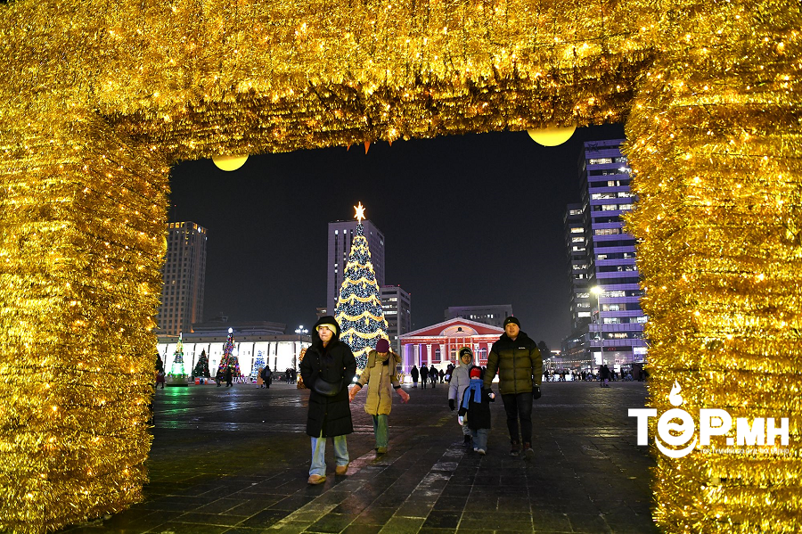 Фото сурвалжилга: "Улаанбаатарын мөнгөн үдэш" арга хэмжээ өдөр бүр Сүхбаатарын талбайд болно