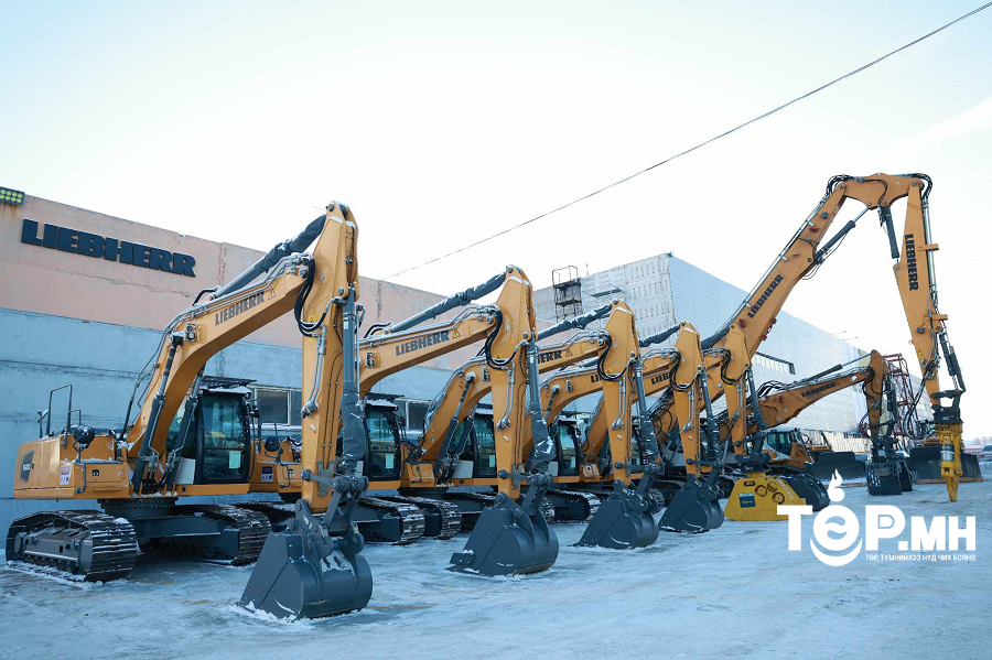 Төвлөрсөн хогийн цэгт ажиллах машин механизмуудыг хүлээн авлаа