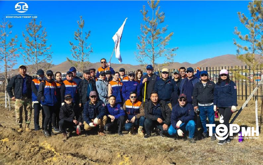 "Үндэсний мод тарих өдөр"-ийг угтаж "Монголын Төмөр Зам" ТӨХК-ийн хамт олон мод тарилаа