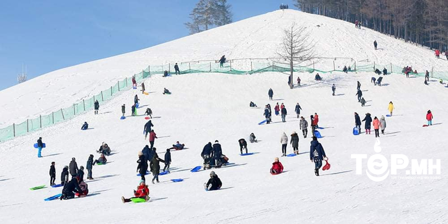 СЭРЭМЖЛҮҮЛЭГ:  Ээж, хүүхдийн хамт чаргаар гулгаж байгаад сараалжин төмөр тор мөргөж нас барсан харамсалтай хэрэг гарлаа