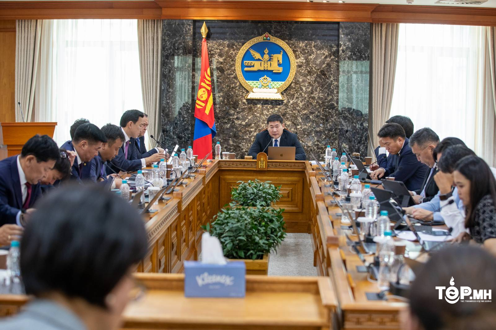 Засгийн газрын хуралдаанаар Хүний эрхийг хангахтай холбоотой зарим хуульд нэмэлт, өөрчлөлт оруулах тухай хуулийн төсөл зэрэг 28 асуудлыг хэлэлцэж байна