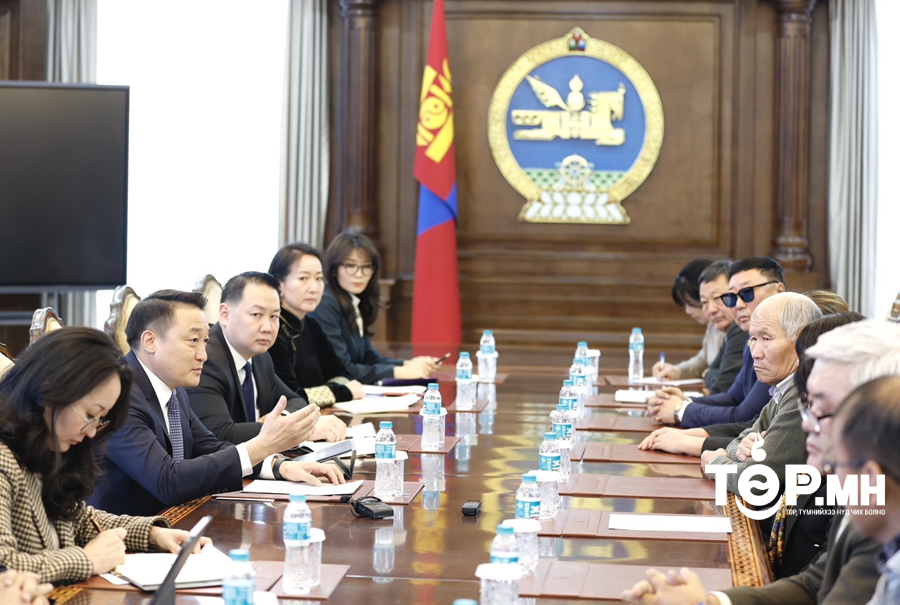 УИХ-ын дарга Д.Амарбаясгалан Нарансэвстэйн боомтыг нээхийг эсэргүүцэж буй иргэдийн төлөөллийг хүлээн авч уулзлаа