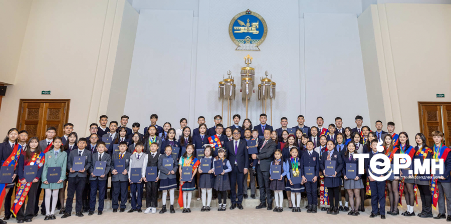 2024 оны онцлох хүүхдүүдэд шагнал гардууллаа