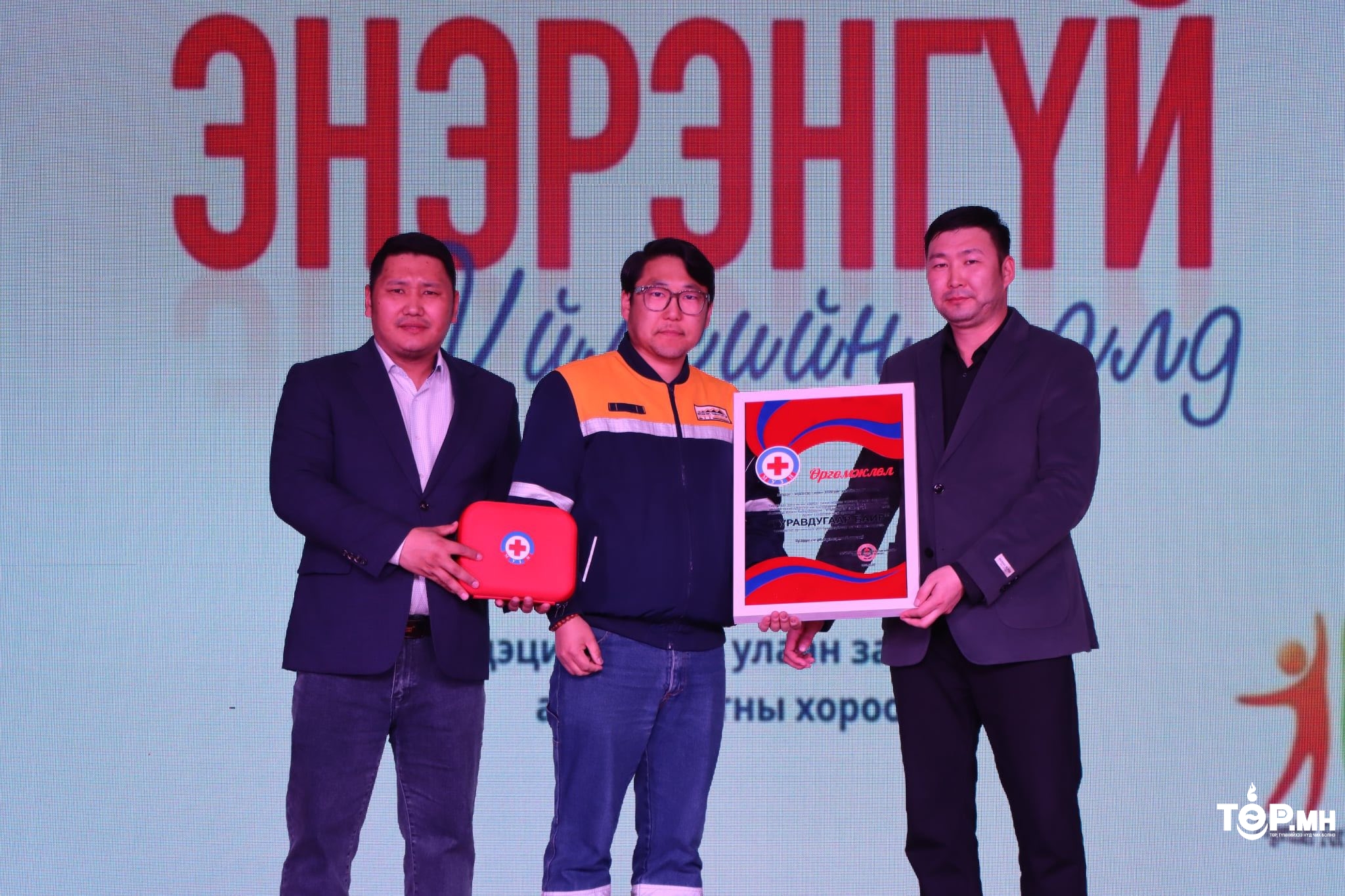 “Эрдэнэс Тавантолгой” ХК Өмнөговь аймгийн шилдэг татвар төлөгч, Хүмүүнлэг Өмнөговьчууд аяны шилдэг байгууллагаар шалгарлаа