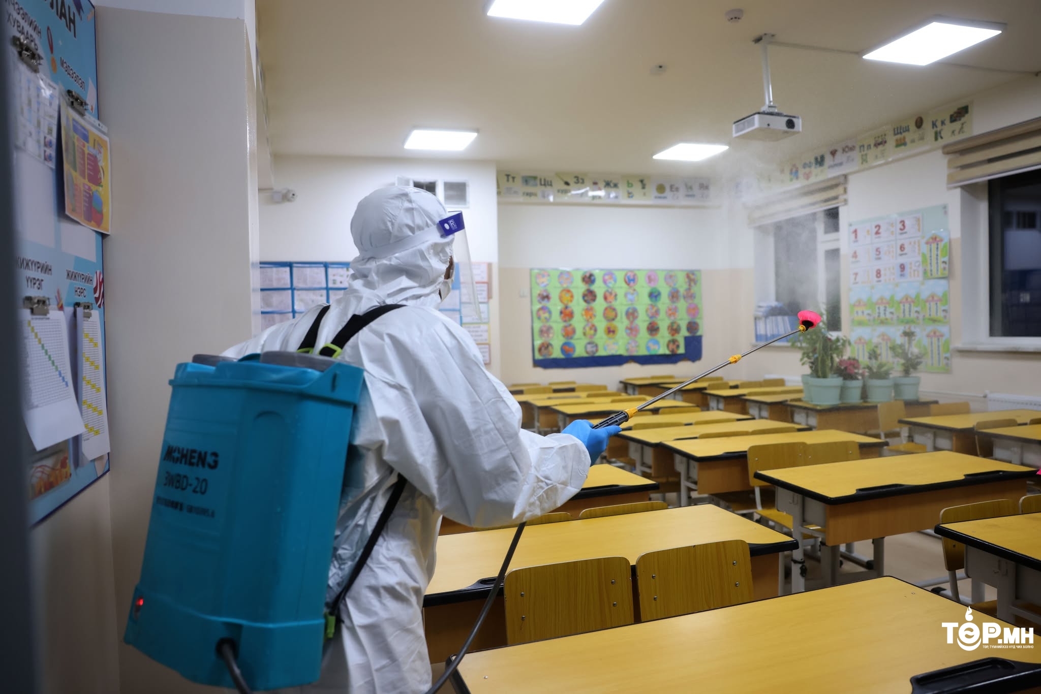 Нийслэлийн 182 сургуульд ариутгал халдваргүйжүүлэлт хийж эхэллээ