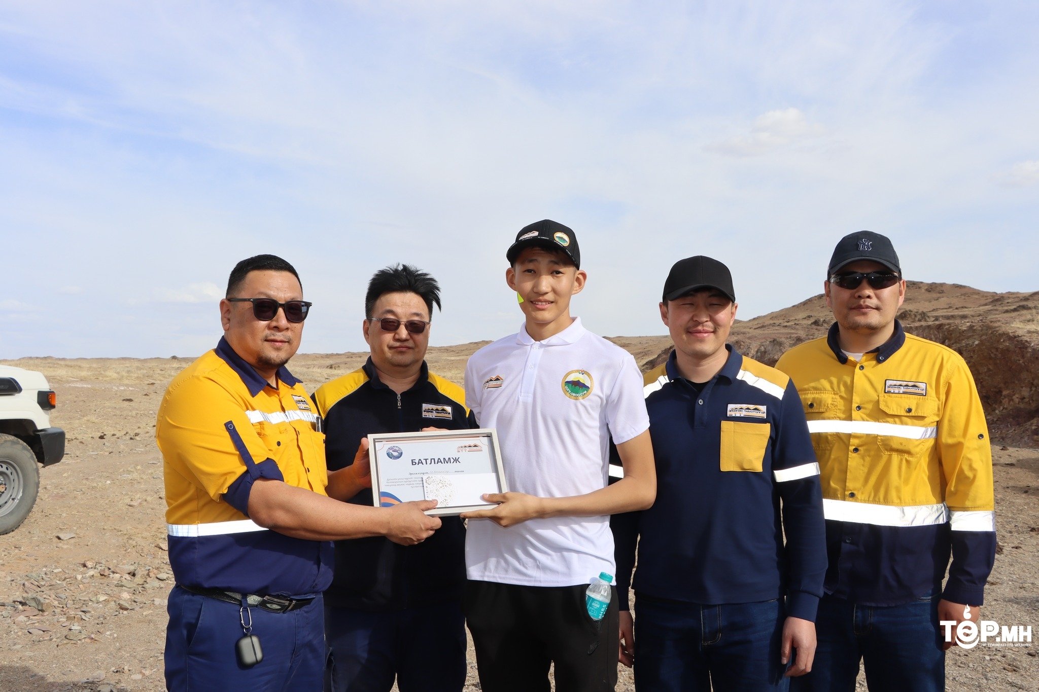 Дэлхийн усны өдрийг тохиолдуулан Цогт-овоо сумын “Билгэх” булгийн ойр орчмыг цэвэрлэж сурагчдын дунд арга хэмжээ зохион байгууллаа