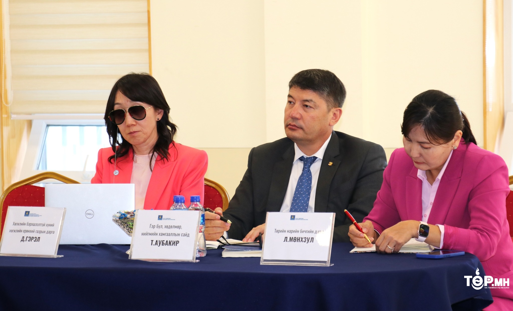 ГБХНХ-ын сайд Т.Аубакир хөгжлийн бэрхшээлтэй иргэдийн эрх ашгийг хамгаалан ажилладаг ТББ-уудын төлөөлөлтэй уулзлаа