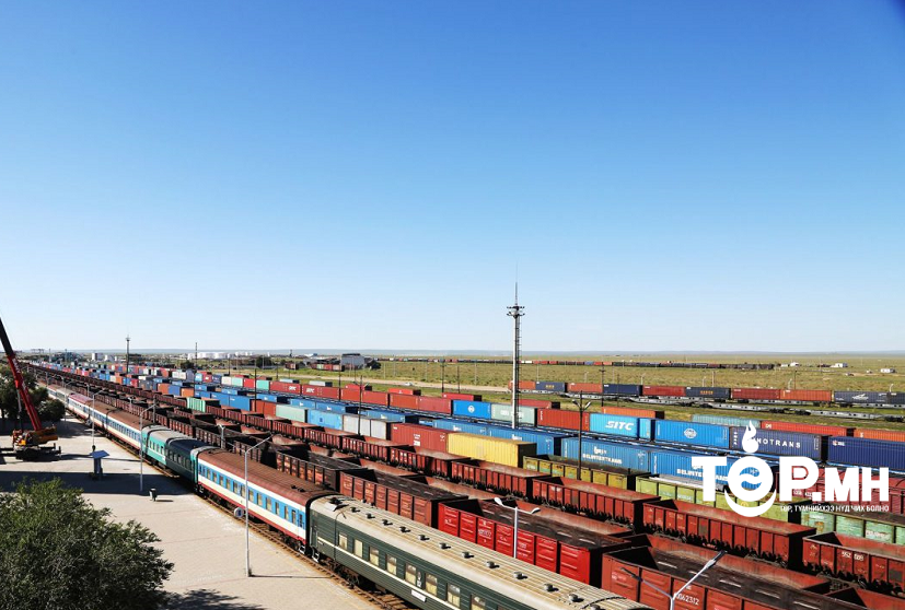 Замын-Үүдийн төмөр замчид нэг шөнийн дотор 383 вагон ачаа ачиж түүхэн амжилт тогтоожээ