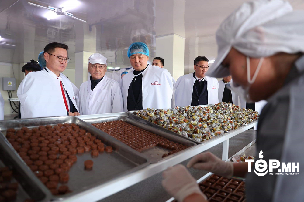 Монгол Улсын Ерөнхийлөгч У.Хүрэлсүх үндэсний үйлдвэрлэгч аж ахуйн нэгжүүдэд ажиллаж байна