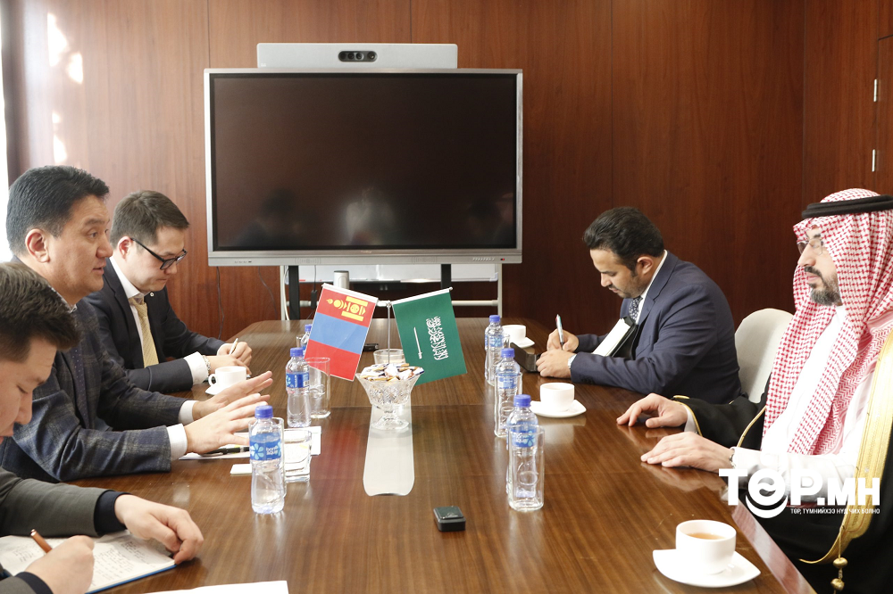 УУХҮ-ийн сайд Ж.Ганбаатар Саудын Арабын хаант улсаас Монгол улсад хавсран суух элчин сайд Абдулрахман Ахмад Аль-Харбиг хүлээн авч уулзжээ