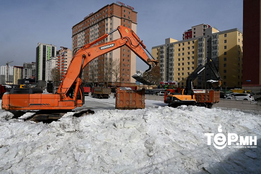 Сэлбэ голын 16,480 тонн мөсийг тээвэрлээд байна