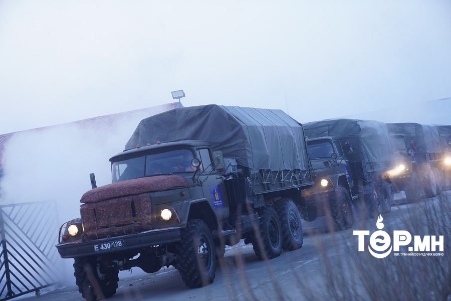 Өвөлжилт хүндэрсэн аймаг, сумдад өвс, тэжээл хүргэх тусламжийн цуваа хөдөллөө