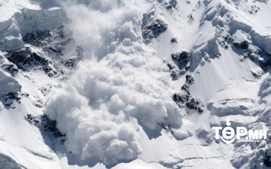 26 настай эрэгтэй малчин А уулын цасны нурангид дарагдсан байсныг аварчээ