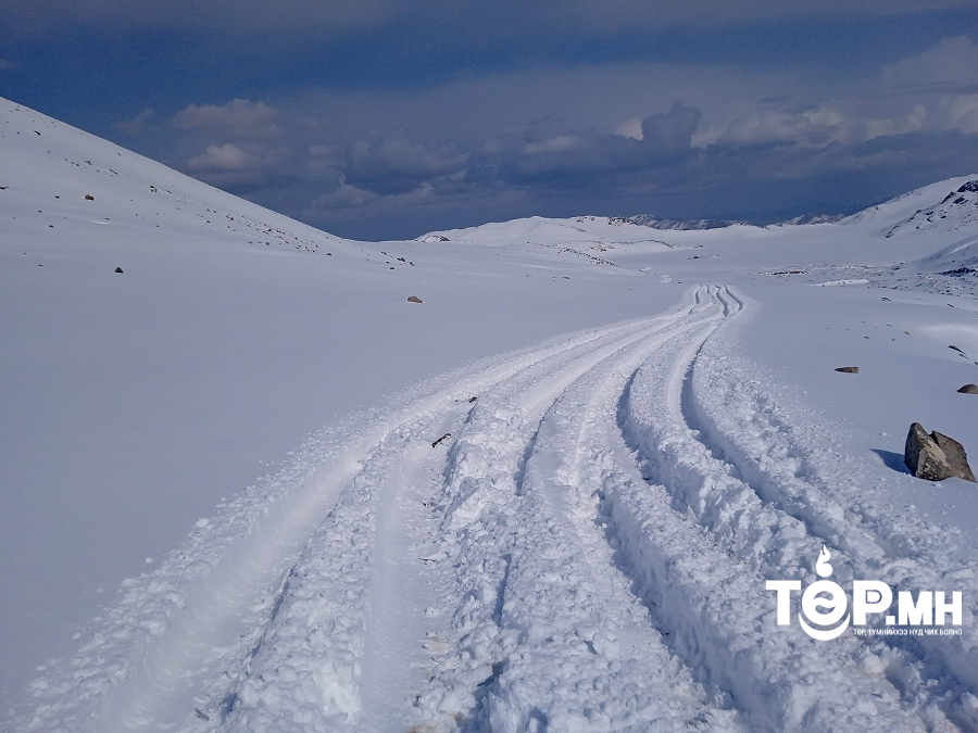 Хунгарлаж шуурсан газартаа 60 см, гуу жалгандаа 100 см хүртэл зузаан цастай байна