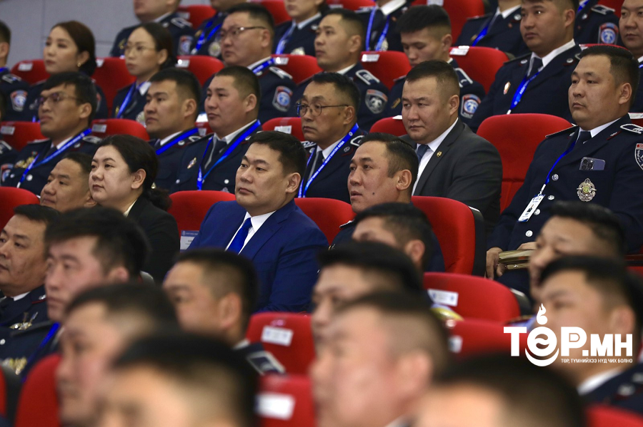 Авлигын эсрэг тэмцэлд цагдаа, дотоодын цэргийн байгууллагынхны үүрэг оролцоо чухал гэдгийг Ерөнхий сайд онцоллоо