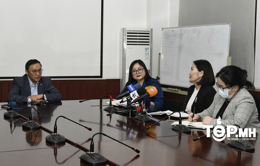 “Эмийн үнийн өсөлтийн шалтгаан, нөхцөлийг хянан шалгах” Түр хороо Эмийн хяналтын лабораторид ажиллав