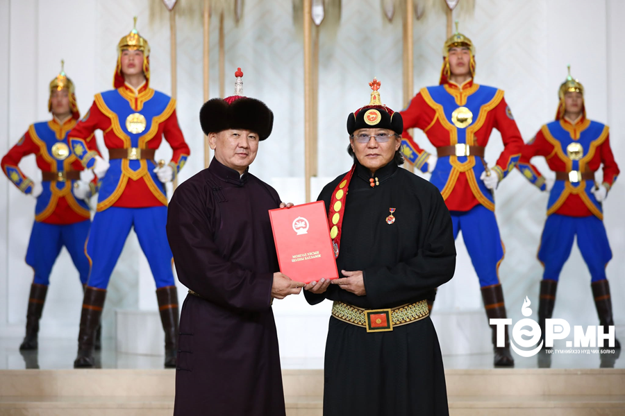 Уяачдад улсын цол хүртээлээ