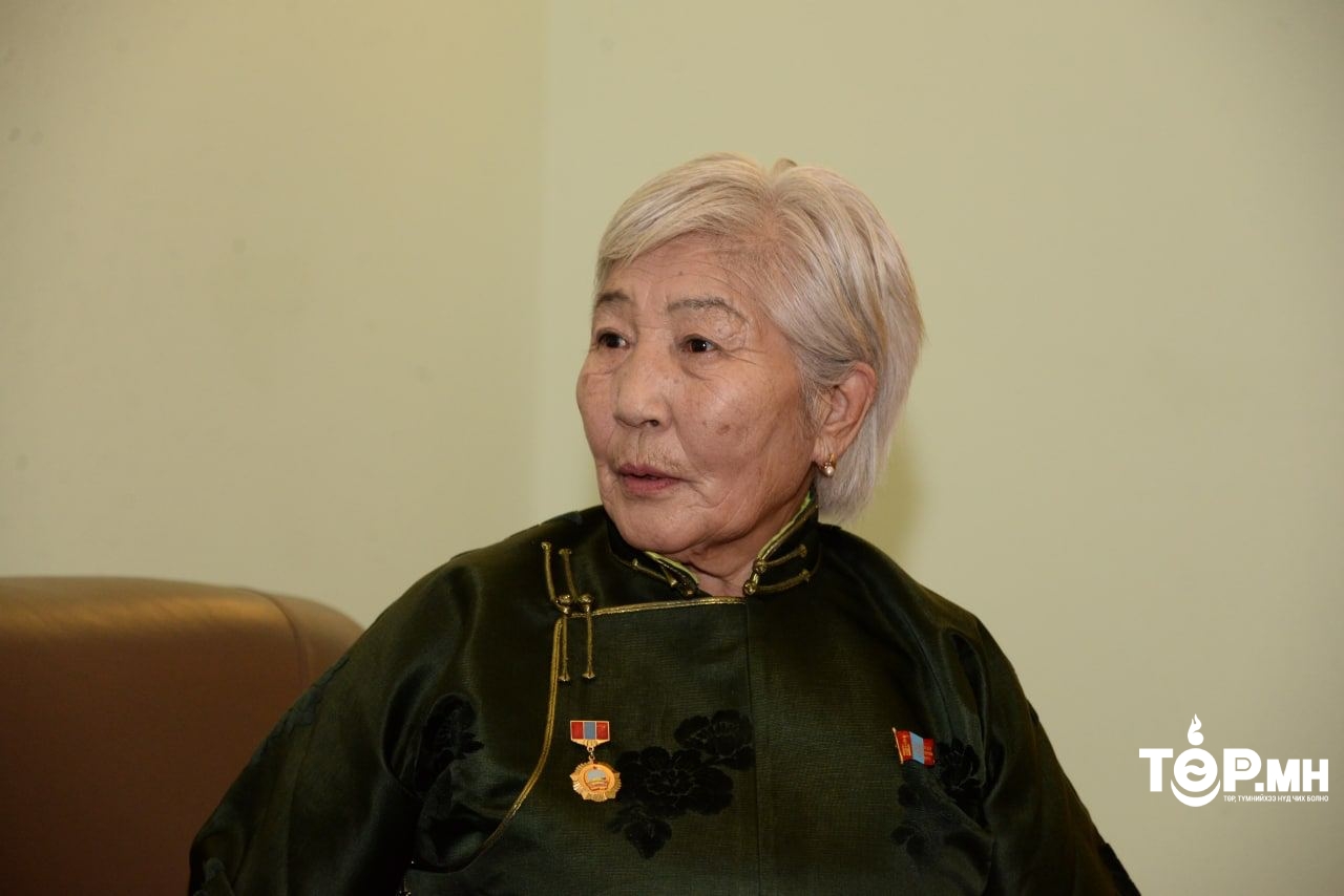 Д.Баасанхүү:Үндсэн хуулиа баталсан тэр мөчид нуруун дээрх хүнд ачааг аваад хаях шиг болсон