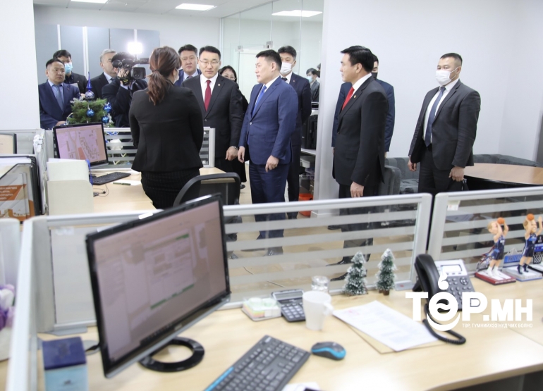 Л.Оюун-Эрдэнэ: Түгжрэлийг бууруулахад үлгэрлэж буй Нийслэлийн төр захиргааны алба хаагчдад баярлалаа