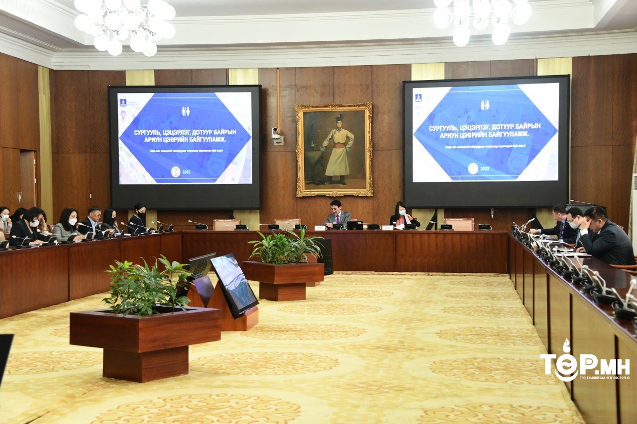 БСШУСБХ: Сургууль, цэцэрлэг, дотуур байрны нүхэн жорлонг “Эрдэнэт” ТӨҮГ-аар шийдвэрлүүлэх 2021-2022 онд хэрэгжүүлэх ажлын тайланг хэлэлцлээ