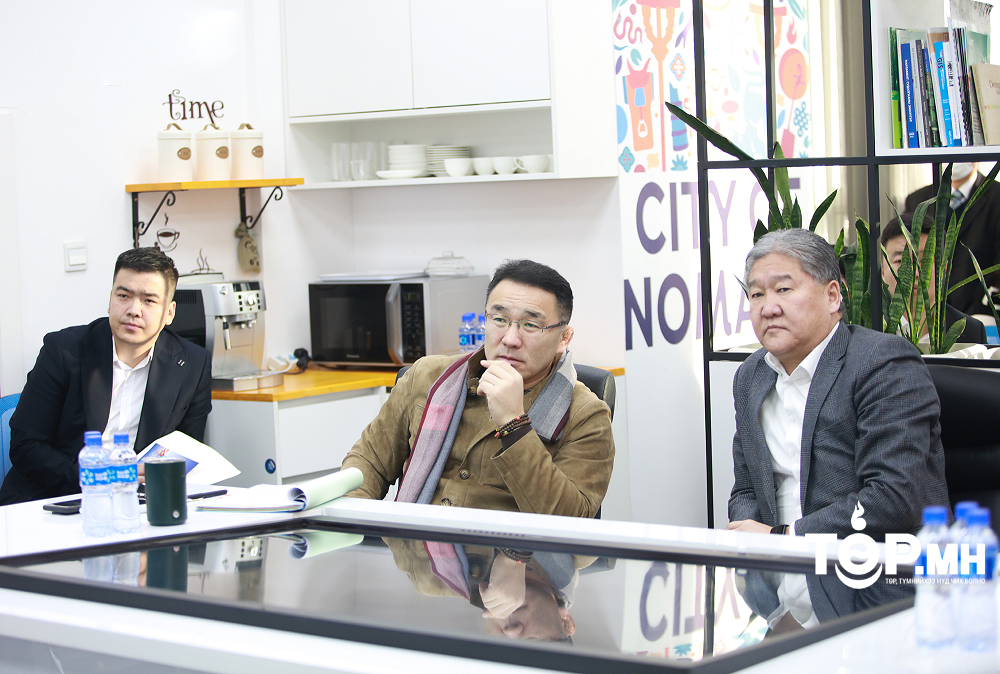 Хотын дарга төсөл хэрэгжүүлэгч нэгжүүдийн удирдлагатай уулзаж, төслүүдийн явцтай танилцлаа