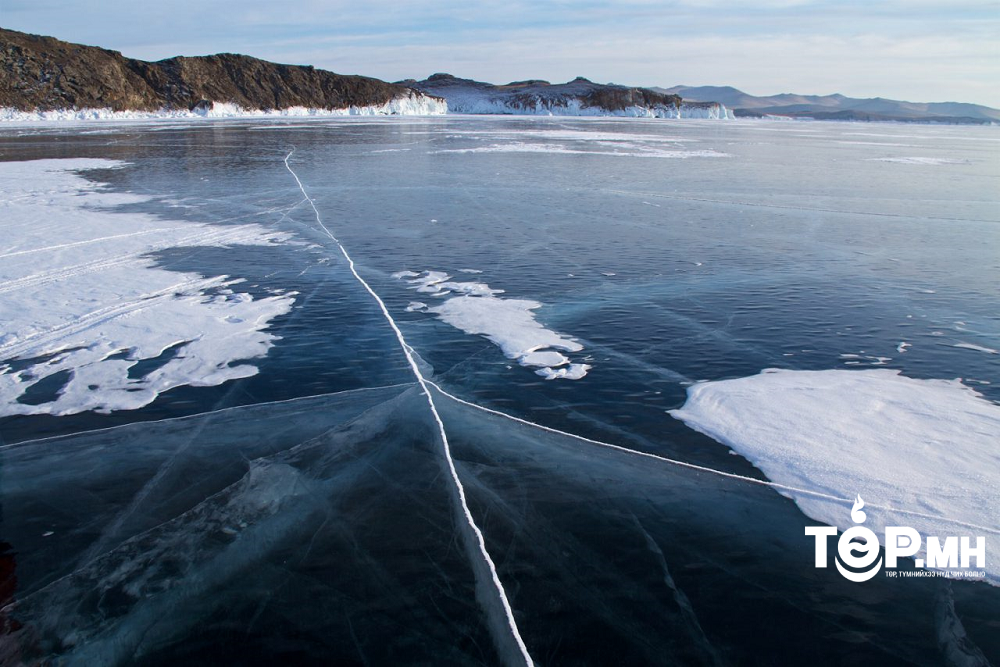 Туул голд автомашинтайгаа цөмөрсөн жирэмсэн эмэгтэй, бага насны хүүхдийг аварчээ