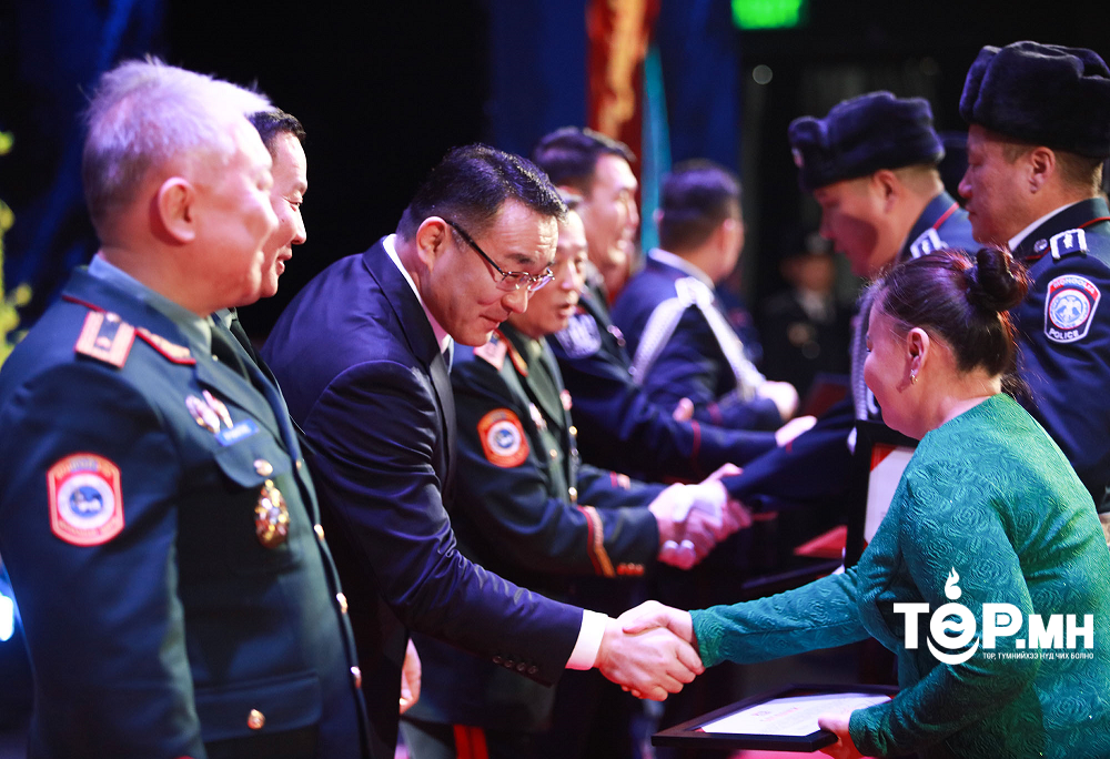 Цагдаагийн алба хаагчдад орон сууцны батламж гардууллаа