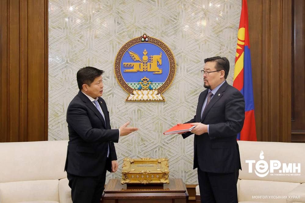 Хууль зүй, дотоод хэргийн сайд Х.Нямбаатар гурван хуулийн төсөл өргөн мэдүүлэв