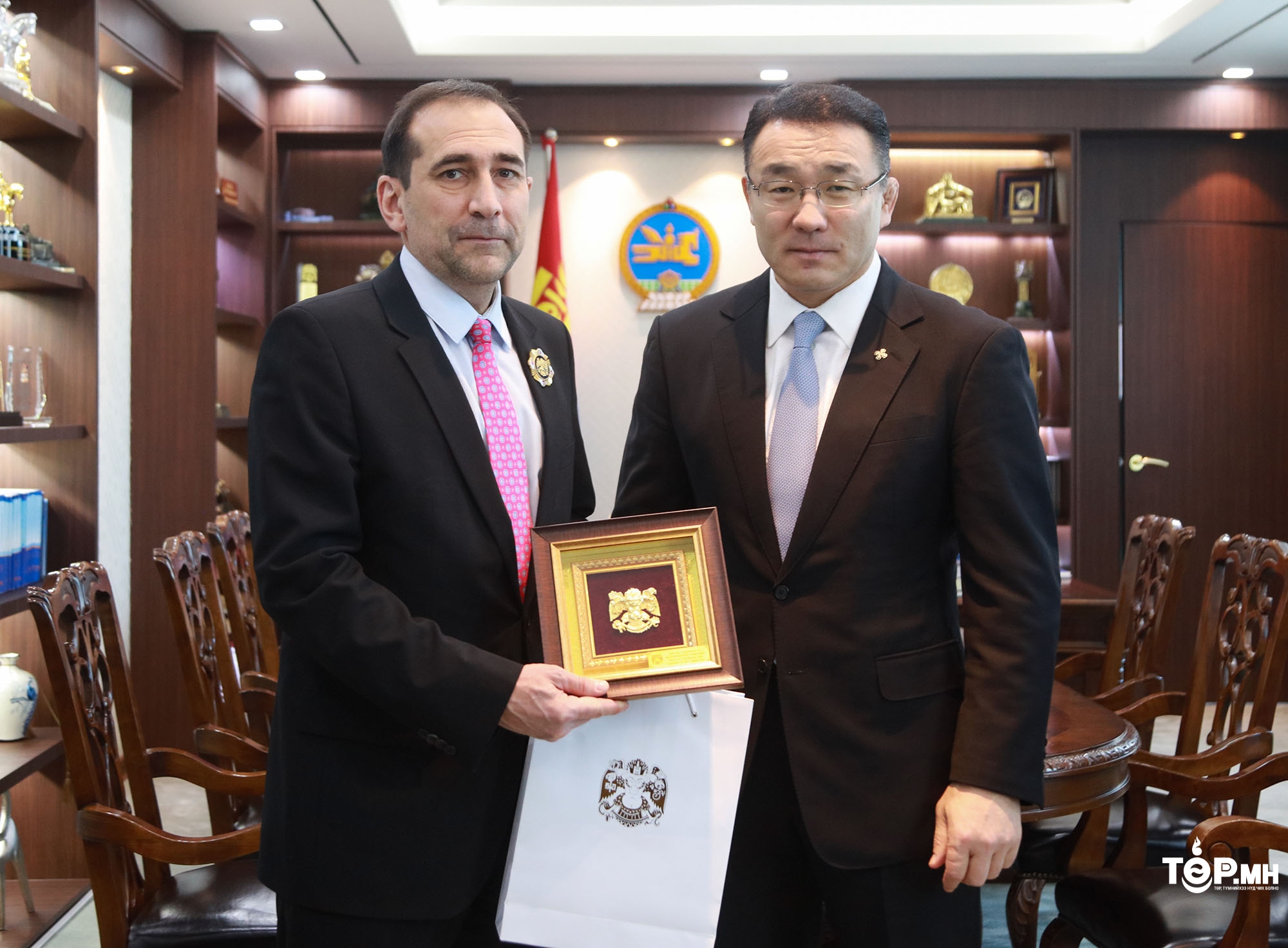 Дэлхийн банкны Монгол дахь суурин төлөөлөгчийг Хангарди одонгоор шагнав