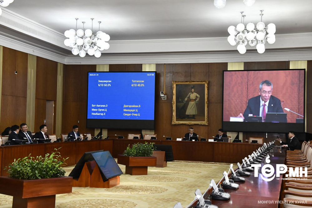 Хууль зүйн байнгын хорооны хуралдаанаар хоёр асуудал хэлэлцэн шийдвэрлэв