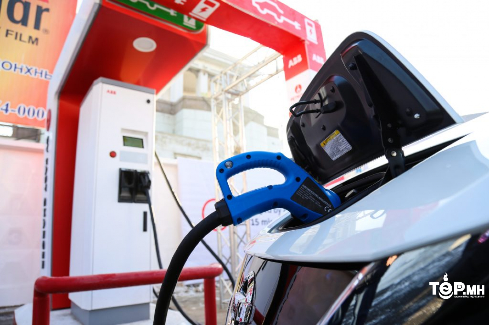 Улаанбаатар хотын 25 байршилд цахилгаан автомашин цэнэглэх станц барина