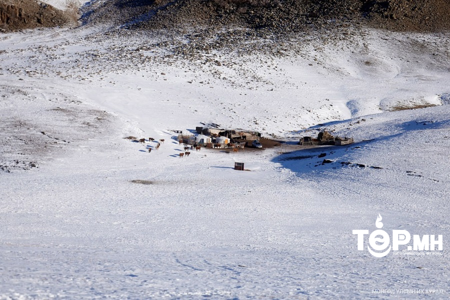 Улаанбаатарт -8 хэм хүйтэн,  зарим газраар цас орж, зөөлөн цасан шуурга шуурна