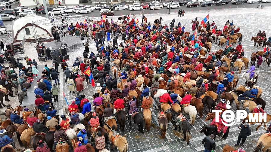 Морьтой жагсагчид төрийн өндөрлөгүүдэд ШААРДАХ БИЧИГ хүргүүллээ