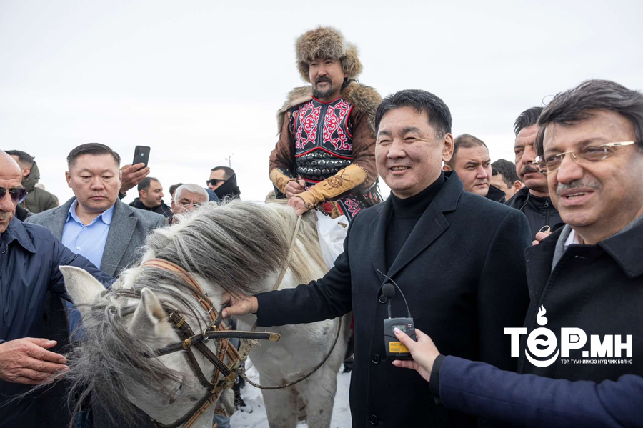 Монгол Улсын Ерөнхийлөгч У.Хүрэлсүх Ил хан Хүлэгүгийн зуны ордны туурийн археологийн хайгуул судалгааны ажилтай танилцлаа