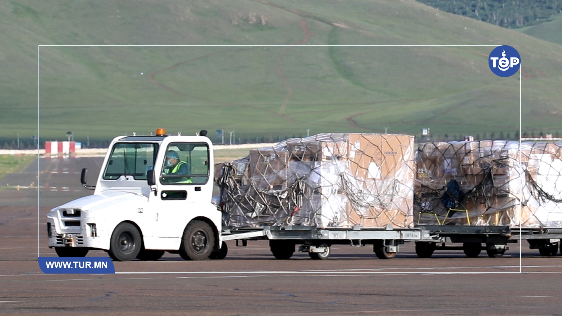 Монгол улс эхний ээлжийн 84240 тун Файзер вакциныг хүлээн авлаа