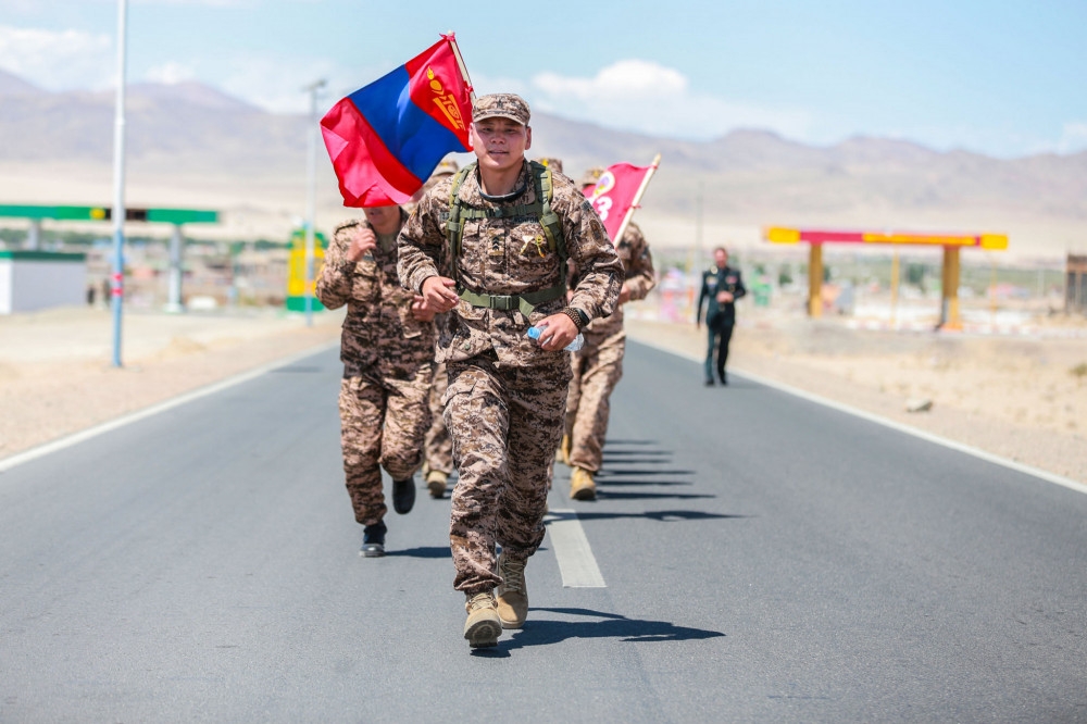 ЗХ-ний 123 дугаар ангийн хөгжимчин Э.Даваажамц Ховдоос Улаанбаатар хот хүртэл 1500 км гүйнэ