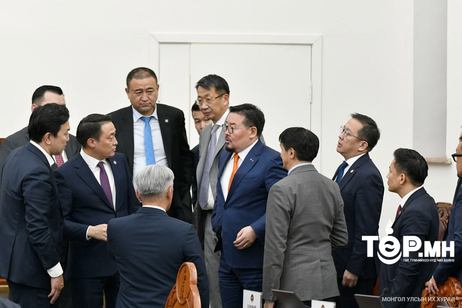 Ерөнхий сайд Г.Занданшатарыг огцруулах асуудлыг маргааш хэлэлцэхээр товд өөрчлөлт оруулжээ