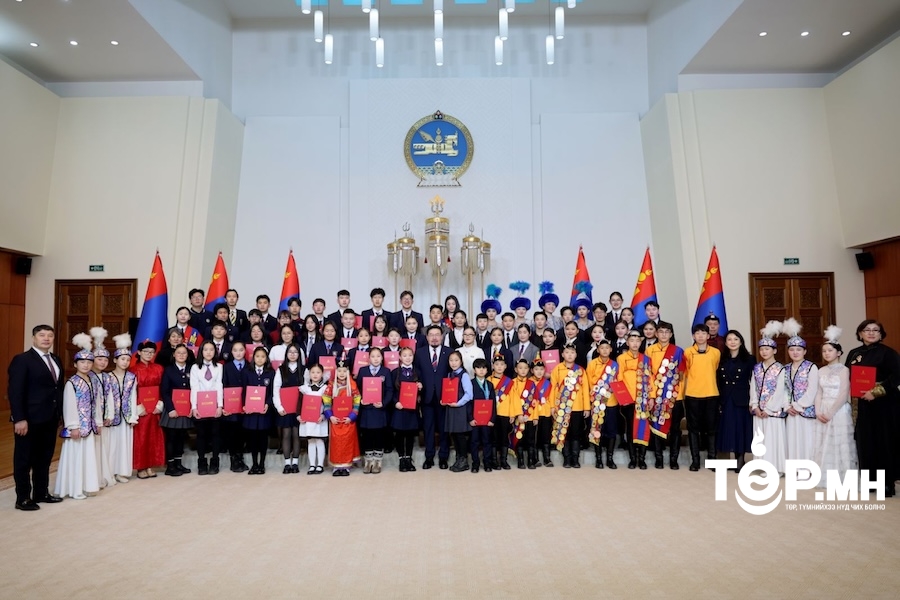 Эх орныхоо нэрийг өндөрт өргөн, үе тэнгийнхнээ манлайлсан 72 хүүхэд 2025 оны “ОНЫ ОНЦЛОХ ХҮҮХЭД”-ээр шалгарчээ