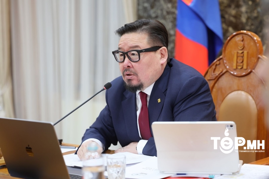 Ерөнхий сайд Г.Занданшатар Эрчим хүчний сайд Б.Чойжилсүрэнд нэг сарын хугацаатай үүрэг өглөө